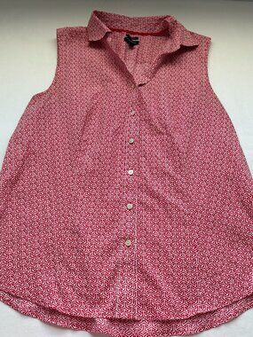 Talbots Sleeveless Button Front Blouse Size 12 Red White Geometric Wrinkle Resis